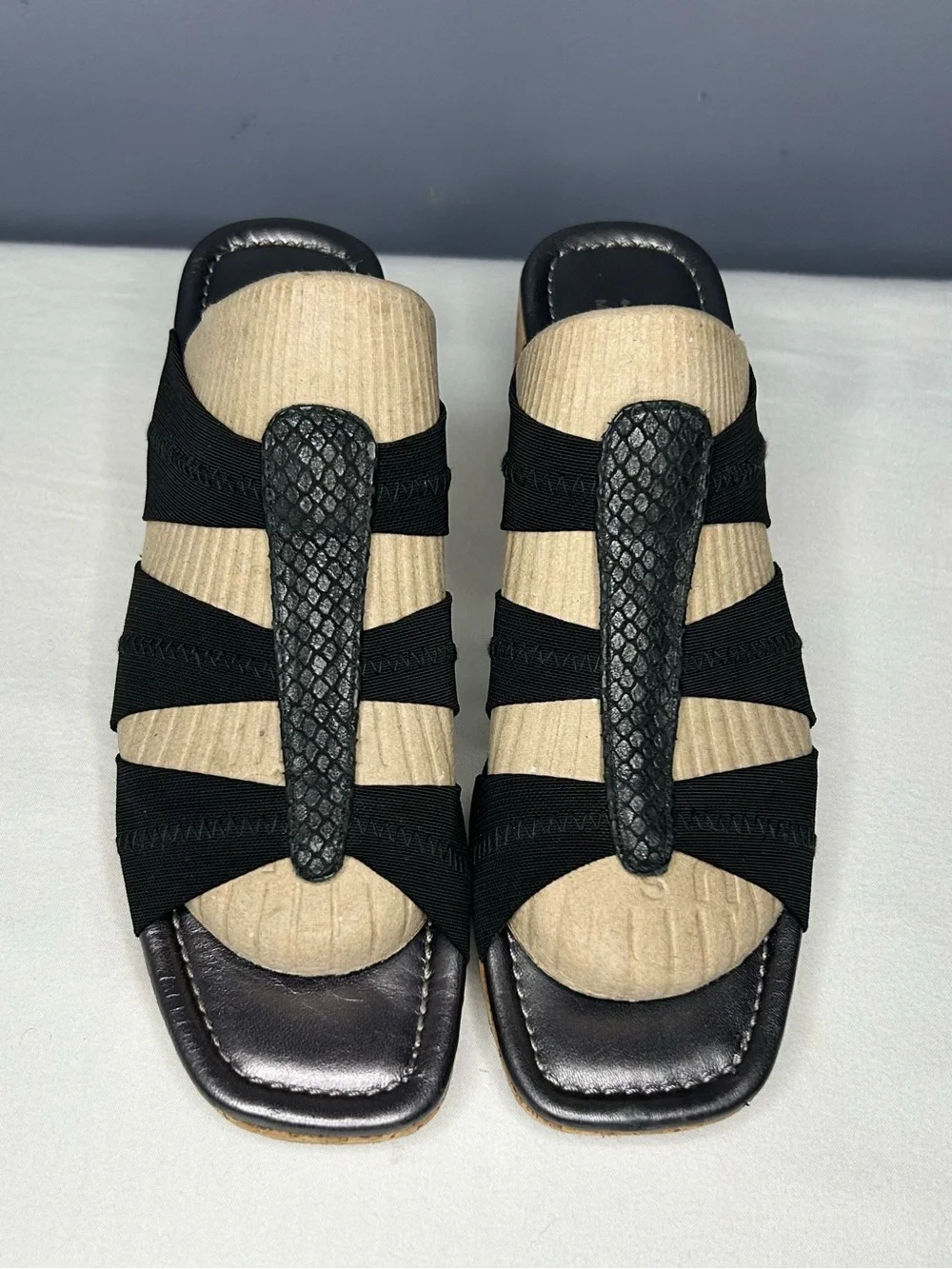 Donald J Pliner Sandals Womens 9 N Black Cork Wedge Thong Slip On Spain Comfort